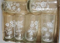 Floral motif glass set
