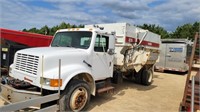 International Truck with Harsh 375 TMR Mixer