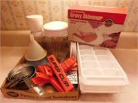 Gravy skimmer - Ice cube trays - Chip clips -