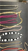 Assorted jewellery 
& necklaces, ear rings