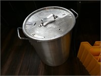 Aluminum cooking pot
