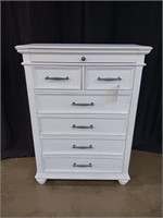 VERY NICE QUALITY FARMHOUSE STYLE CHEST