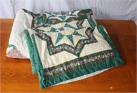 Double machine stitch quilt with two shams,