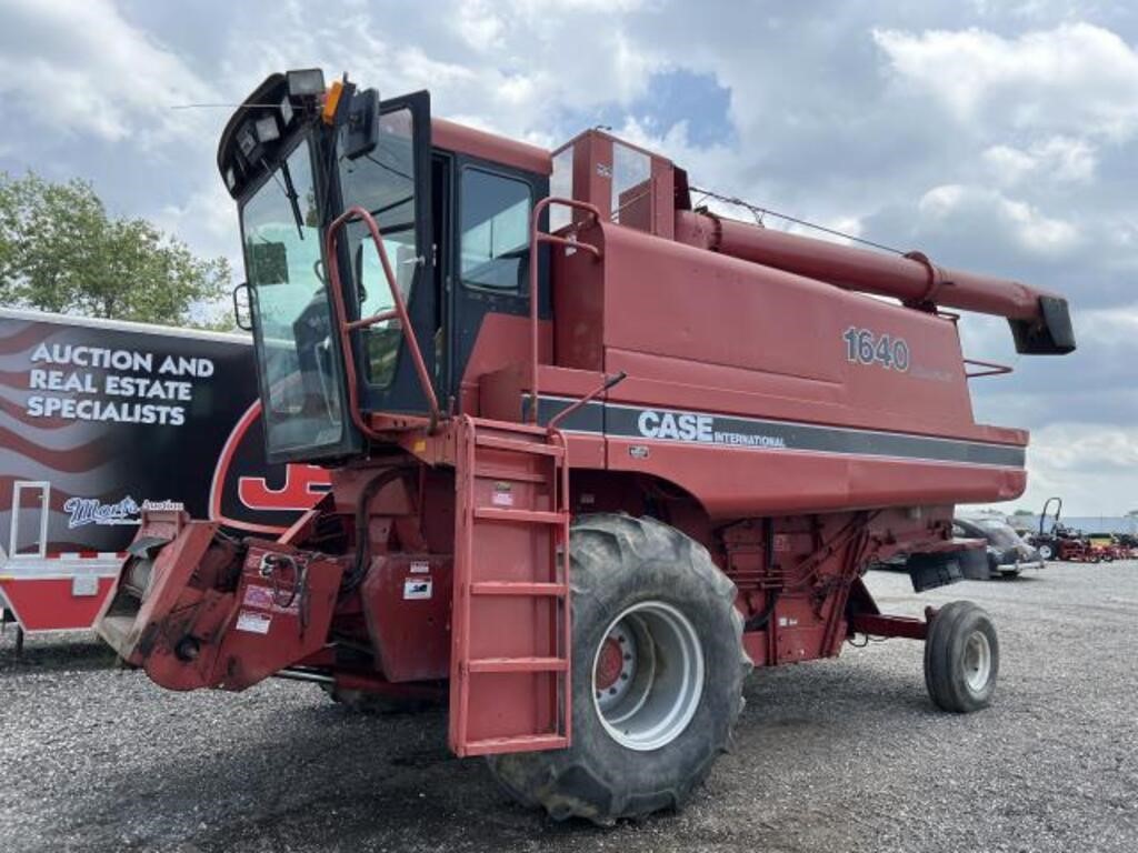 Case International 1640 Axial Flow Combine