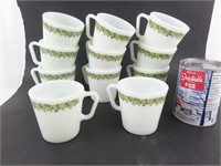 11 tasses vintages Pyrex