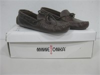 Women's Minnetonka Shoes Sz 7 Pre-Owned