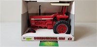 Case IH International 826, NIB, Ertl, 1995