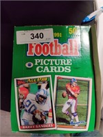 36 Sealed packs Topps 1991 NFL trading cards