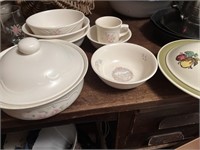 Pfaltzgraff bowls & 2 plates & Metlox dish
