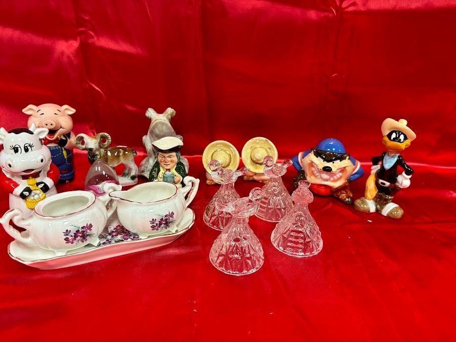 Box Lot misc decor/figurines/glassware