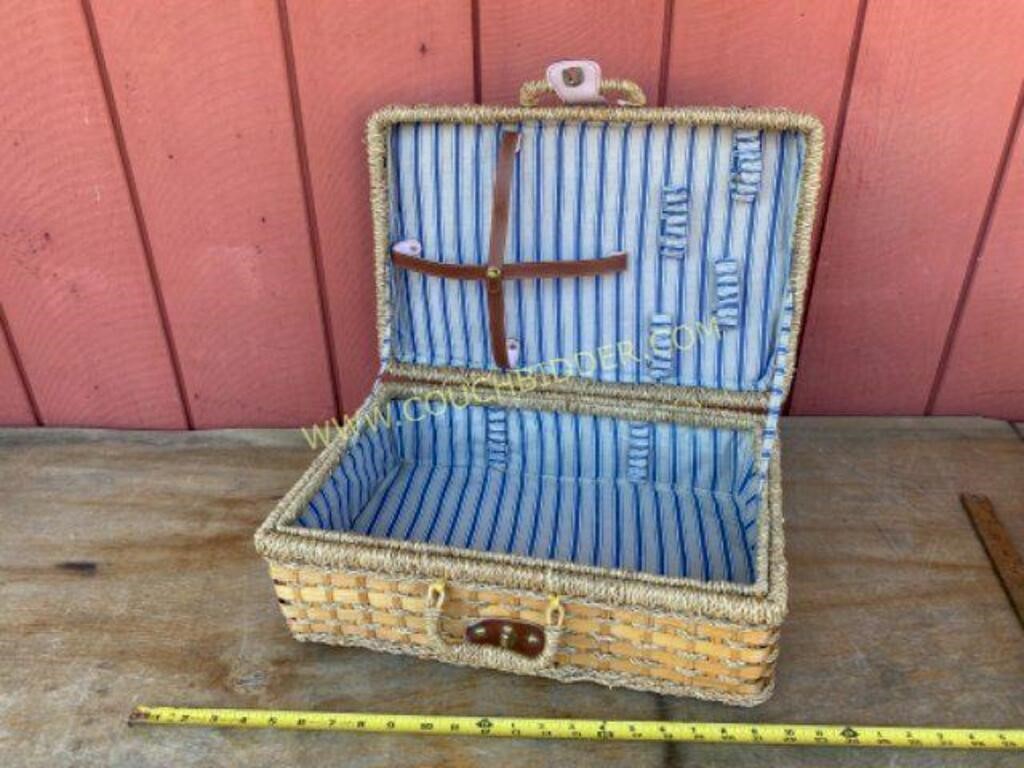 Adorable Wicker Picnic Basket