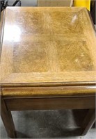 Solid Wood End Table
27 x 23 x 22t