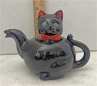 Cat tea pot