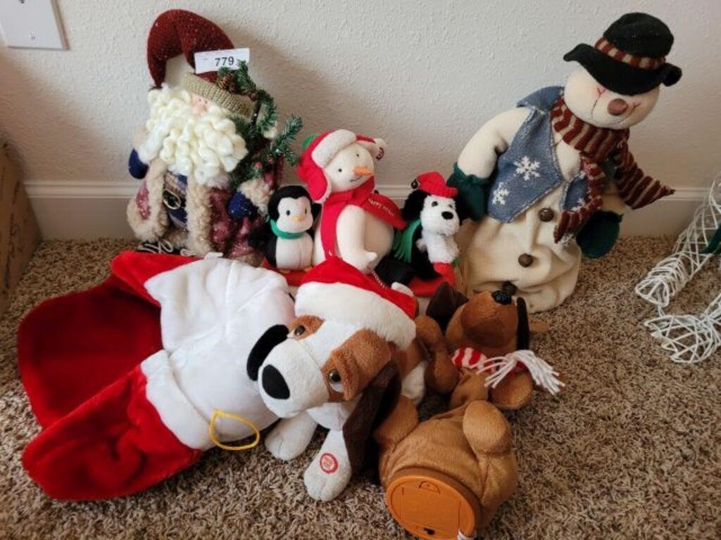 GROUP OF PLUSH CHRISTMAS DÉCOR, SOME ANIMATED