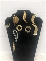 Brooches and pins