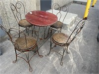 Ice Cream Parlor Table and 4 Chairs