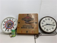 3 vintage electric wall clocks - Electrician
