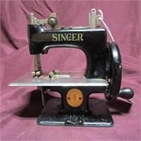 Antique Sewhandy child's singer sewing machine.