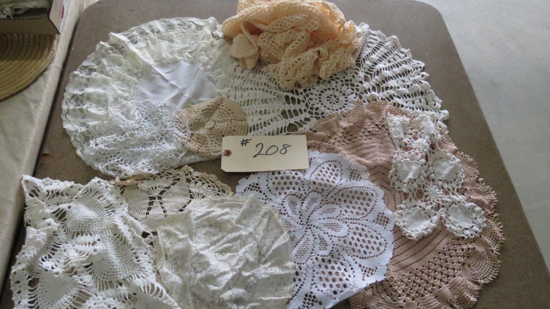 BOX LOT MISC DOILLIES / TABLE SCARVES