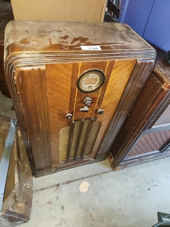 Vintage Philco Cabinet / Floor Model Radio