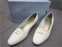 Gently Used Soft Style Shoes Sz 8M