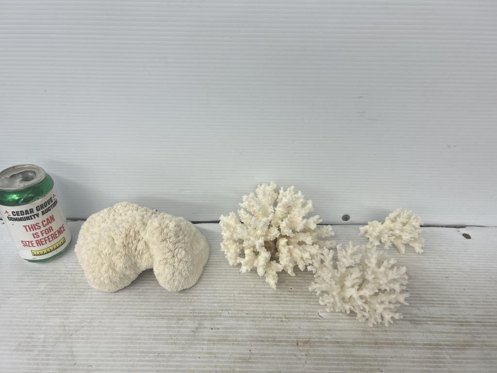 Decorative fake coral for aquariums