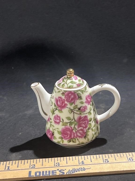 Tea pot