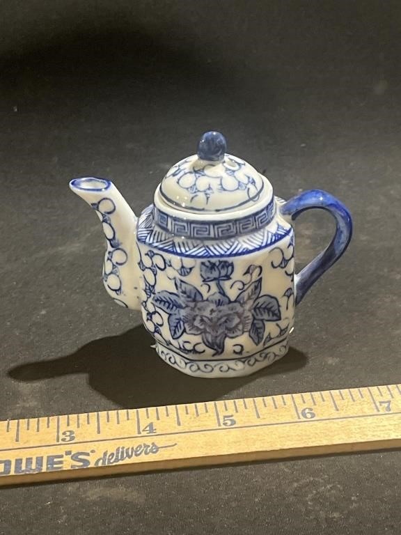 Tea pot