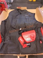 Milwaukee M12 Heated Axis vest kit (M) in black