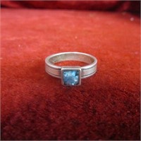 Sterling silver ring. Blue stone.
