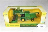 John Deere 7720 Titan II Combine