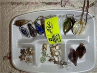 GROUP OF COSTUME JEWELRY