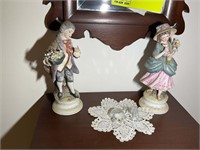 WALL MIRROR, SHELF AND TWO FIGURINES 8 IN TALL