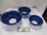 Vintage cobalt blue nesting Pyrex bowls