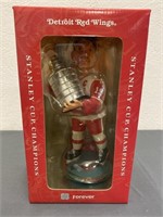 9" Stanley Cup "Men Of The Ice” Figure