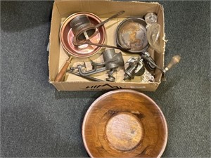 Cast Irons/Meat Grinders/Wooden Bowl/Copper Pan