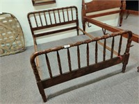 Antique full sized bed