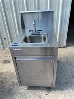 Qualserv portable sink with hot water heated