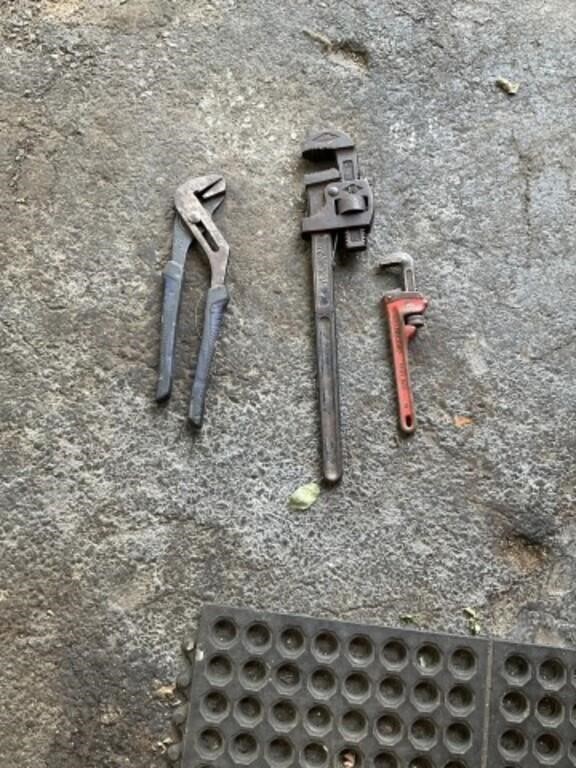 Stills on pipe wrench,rigid,kobalt pliers