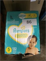 pampers 132ct sz 5 diapers