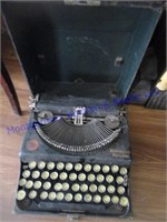 OLD TYPEWRITER