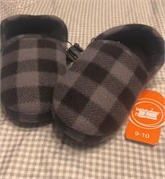 C11) NEW sz 9/10 kids slippers
No issues smoke