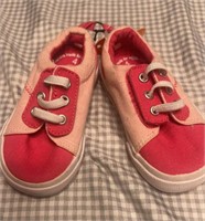 C11) NEW infant sz4 pink sneakers 
No issues