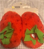 C11) NEW 6-9month strawberry slippers 
Nonissues