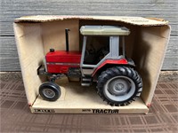 Ertl 1/16 Massey Ferguson 3070 Tractor