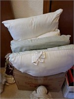 Bed  Pillows