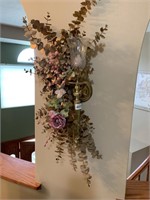 BRASS WALL LIGHT W/ FLOWERS