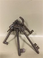Ring Of Decor Skeleton Keys w/ Western Motif