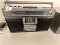 GE- am/fm cassette box box. No cord- use batteries