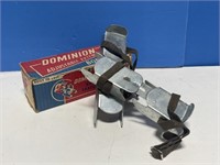 Vintage Dominion Bob Skates